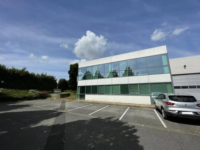 Local d’activités dans Chilly-Mazarin à louer - Photo de l’immeuble – Image 2 sur 19