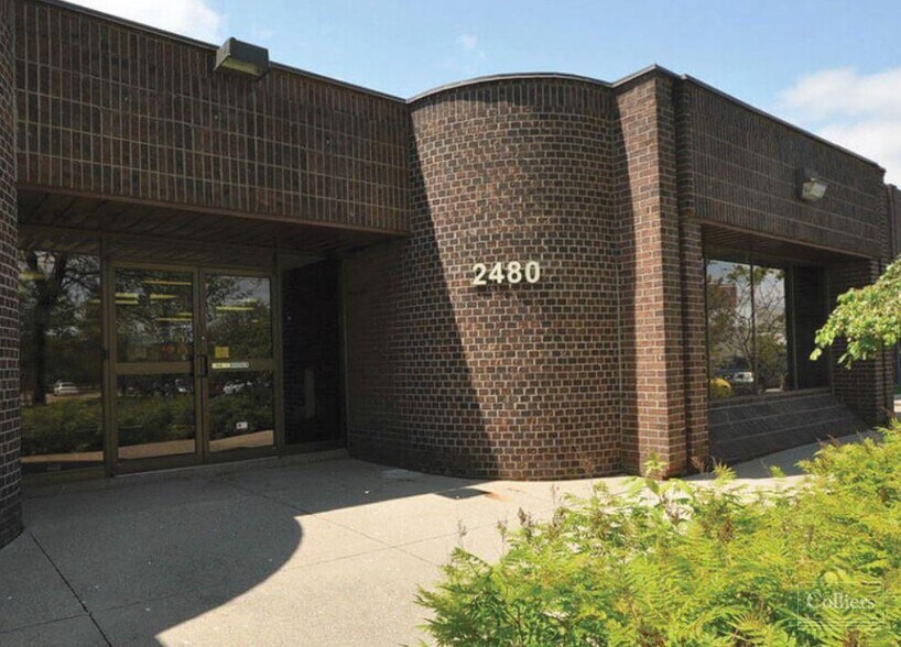 2480 Tedlo St, Mississauga, ON à louer - Photo de l’immeuble – Image 1 sur 3