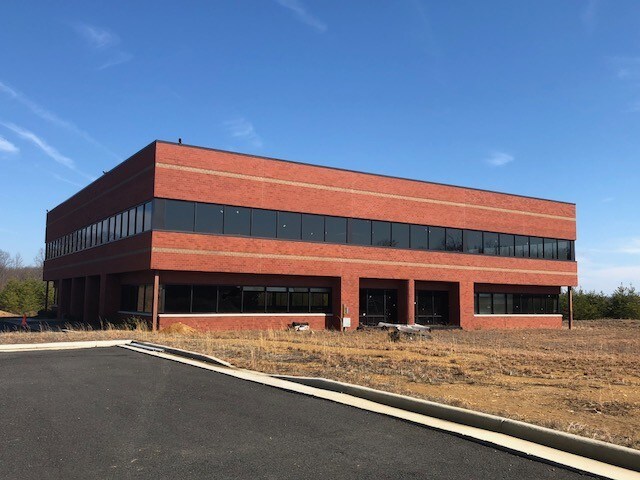 450 Solomon Dr, Fredericksburg, VA à louer - Photo de l’immeuble – Image 2 sur 36