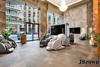 8 Royal Crest Av, Londres à louer Photo intérieure– Image 1 sur 1