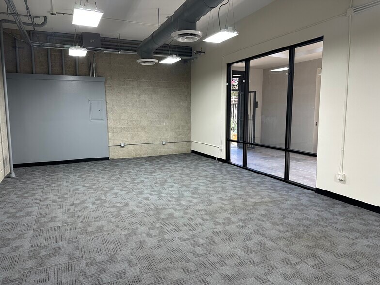 120 N Maclay Ave, San Fernando, CA à louer - Photo de l’immeuble – Image 3 sur 12
