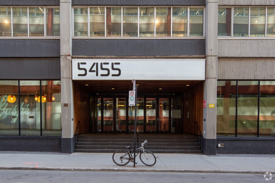 5455 Av de Gaspé, Montréal, QC à louer - Photo de l’immeuble – Image 3 sur 6