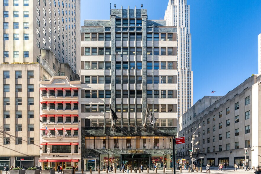 608 Fifth Ave, New York, NY à louer - Photo principale – Image 1 sur 3