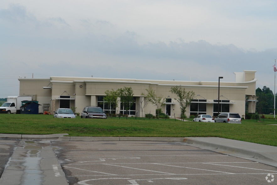 11021 E 26th St, Wichita, KS à vendre - Photo de l’immeuble – Image 2 sur 26