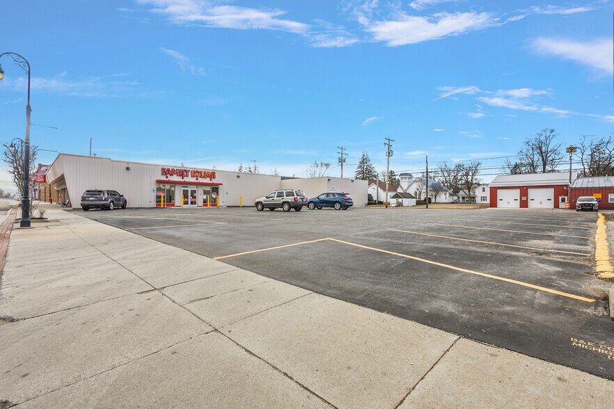 326 E Main St, Edmore, MI à vendre - Photo de l’immeuble – Image 2 sur 8