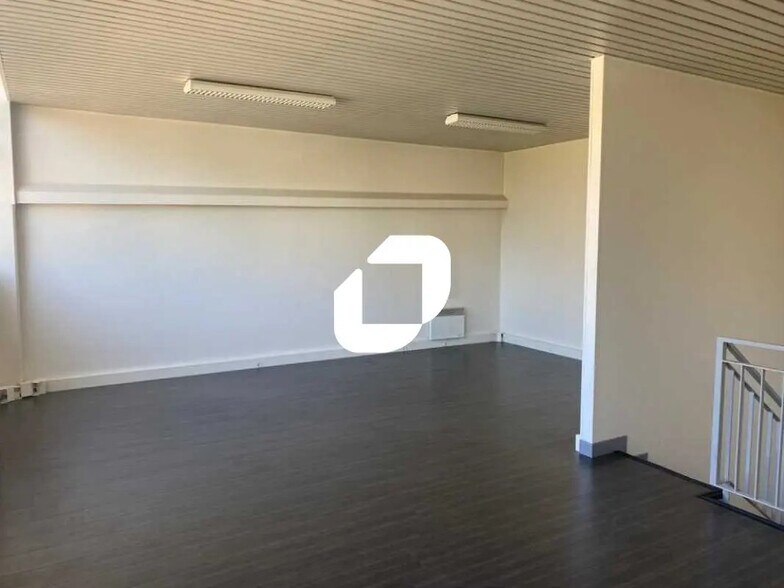 Local d’activités dans SAINT-OUEN-L'AUMONE à louer - Photo de l’immeuble – Image 3 sur 26