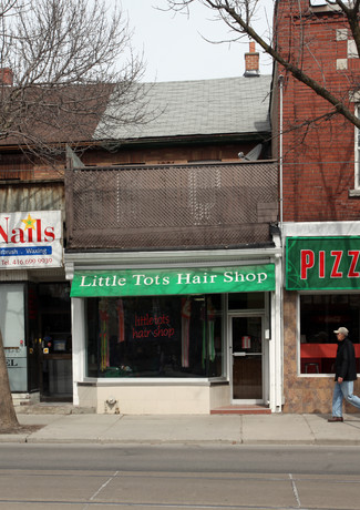 Plus de détails pour 1926 Queen St, Toronto, ON - Local commercial à louer