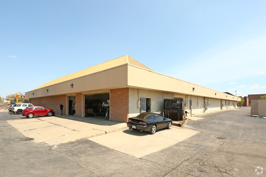 43665-43767 Ford Rd, Canton, MI à louer - Photo de l’immeuble – Image 3 sur 7