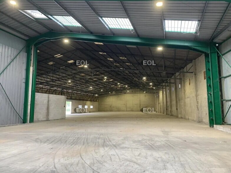 Local d’activités dans Bouc-Bel-Air à louer - Photo de l’immeuble – Image 3 sur 9