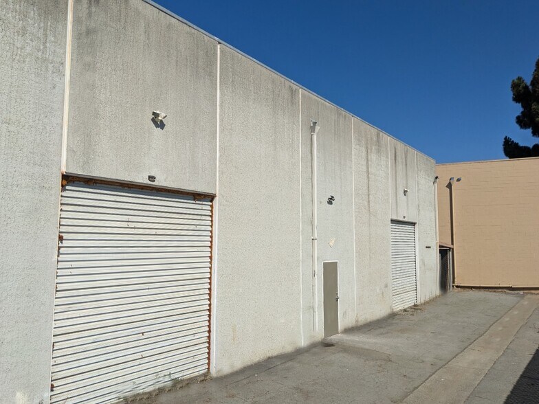 5 Hangar Way, Watsonville, CA à louer - Photo de l’immeuble – Image 3 sur 13