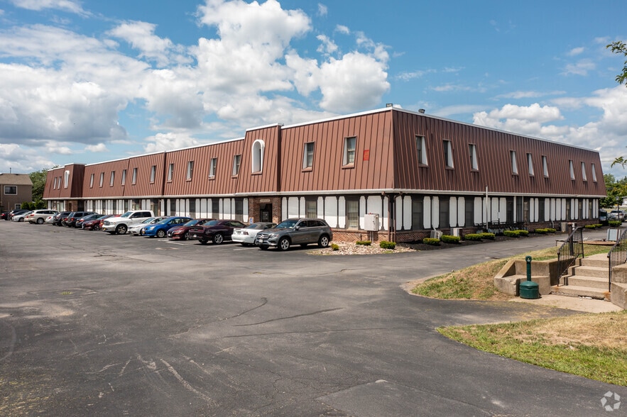338 Harris Hill Rd, Buffalo, NY à louer - Photo principale – Image 1 sur 33
