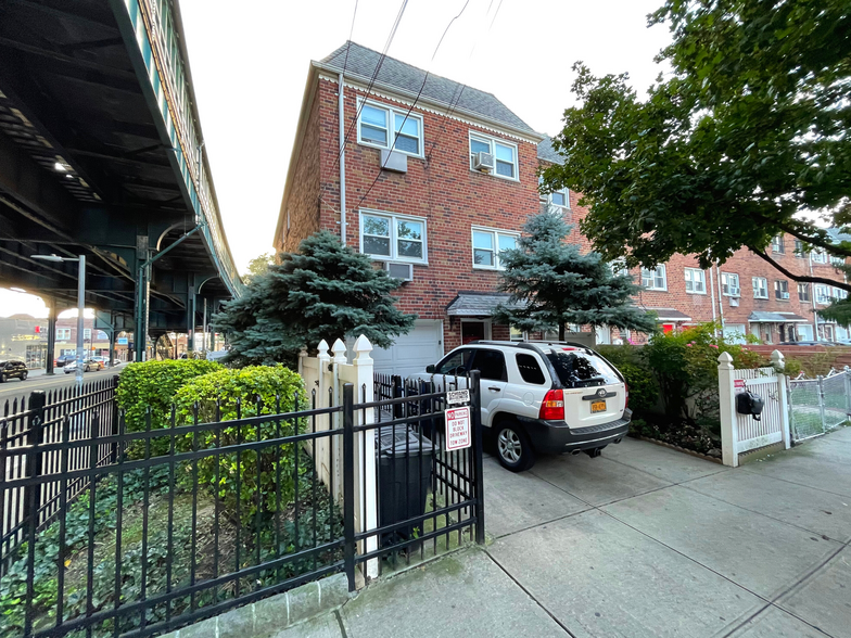 10380 103rd St, Ozone Park, NY à vendre - Photo de l’immeuble – Image 3 sur 20