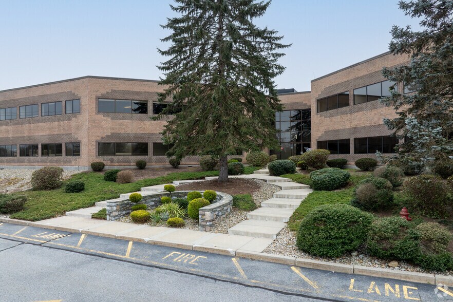 25 Blackstone Valley Pl, Lincoln, RI à louer - Photo de l’immeuble – Image 1 sur 5