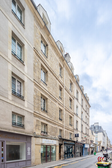 Immeuble residentiel dans Paris à vendre - Photo principale – Image 1 sur 1