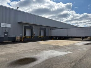 10 New Rd, Rumford, RI à louer Photo intérieure– Image 2 sur 13