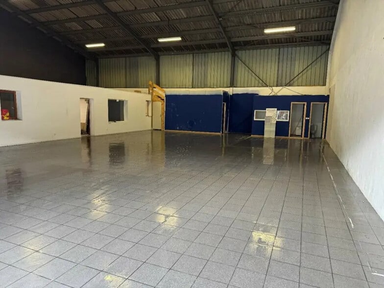 Local d’activités dans Gémenos à louer - Photo intérieure – Image 3 sur 4