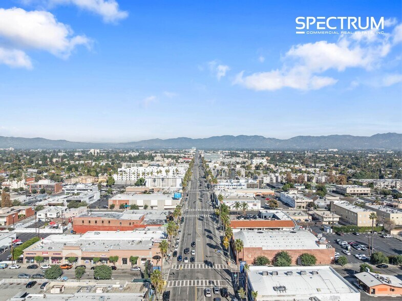 6451-6453 Van Nuys Blvd, Van Nuys, CA à louer - Photo de l’immeuble – Image 3 sur 28