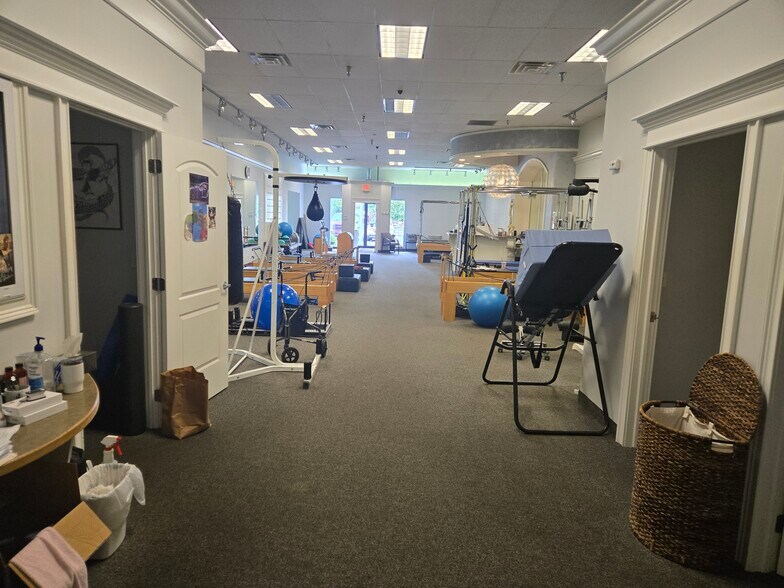 5843 Transit Rd, Amherst, NY à louer - Photo de l’immeuble – Image 2 sur 15