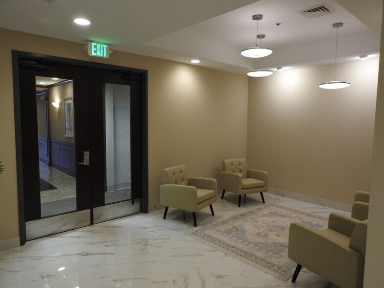 101 Europa Dr, Chapel Hill, NC à louer - Hall d’entrée – Image 2 sur 8