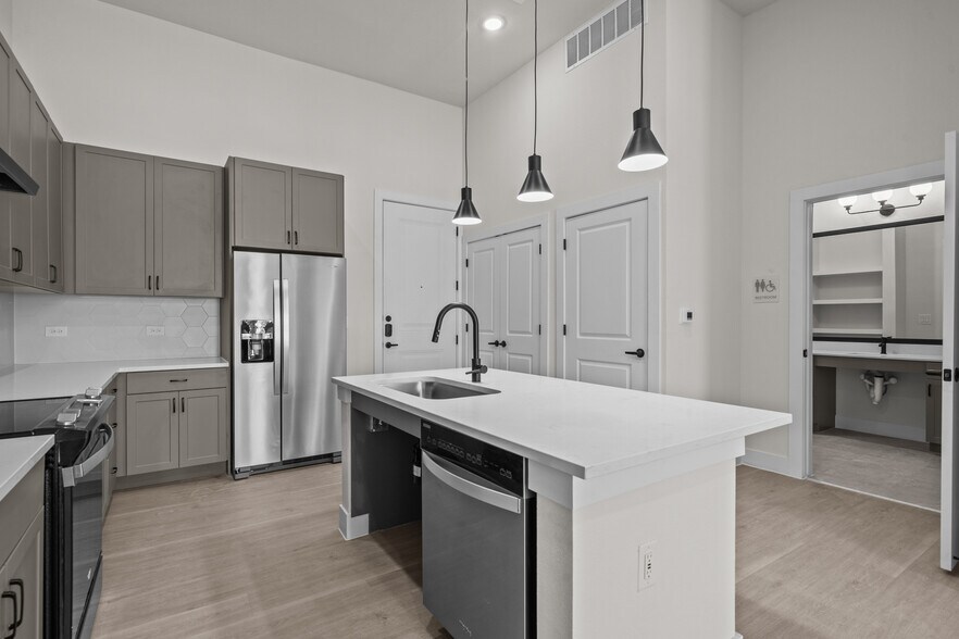 760 Airport Blvd, Austin, TX à louer - Photo principale – Image 1 sur 78