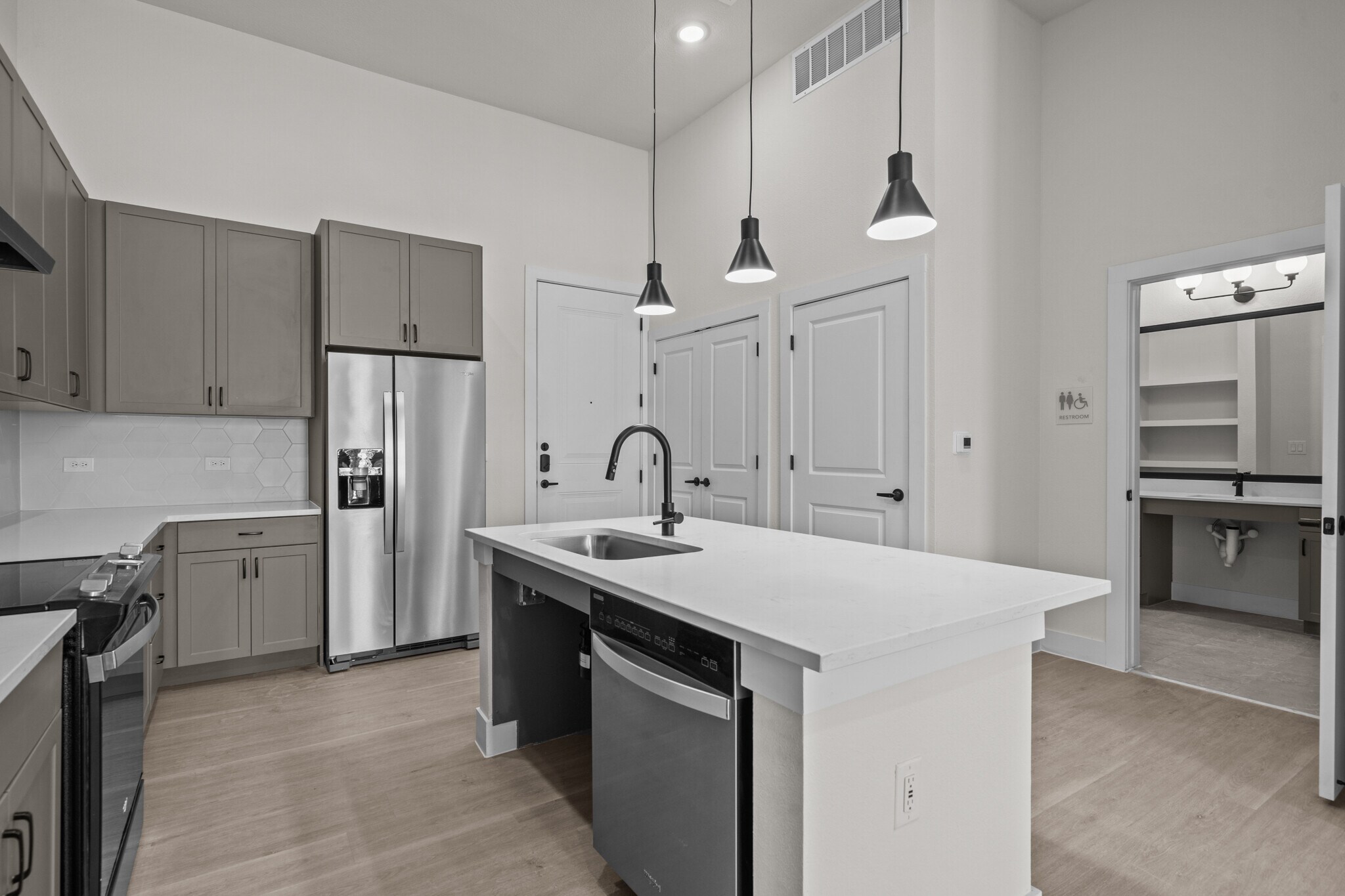 760 Airport Blvd, Austin, TX à louer Photo principale– Image 1 sur 79