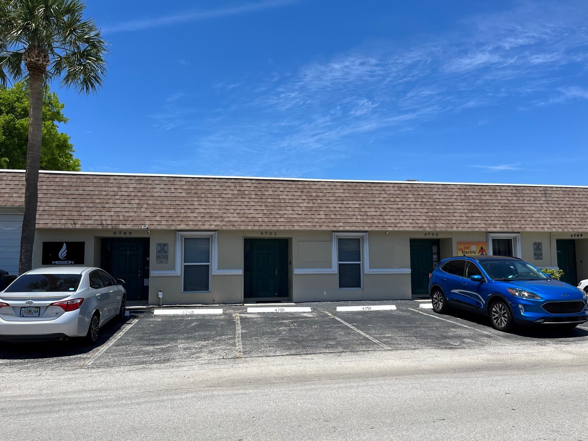 4530-4534 NE 11th Ave, Oakland Park, FL à louer Photo de l’immeuble– Image 1 sur 8