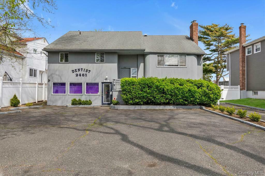 2461 Merrick Ave, Merrick, NY à vendre Photo principale– Image 1 sur 31