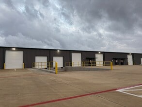 6751 N FM 157, Venus, TX à louer Photo de l’immeuble– Image 1 sur 1