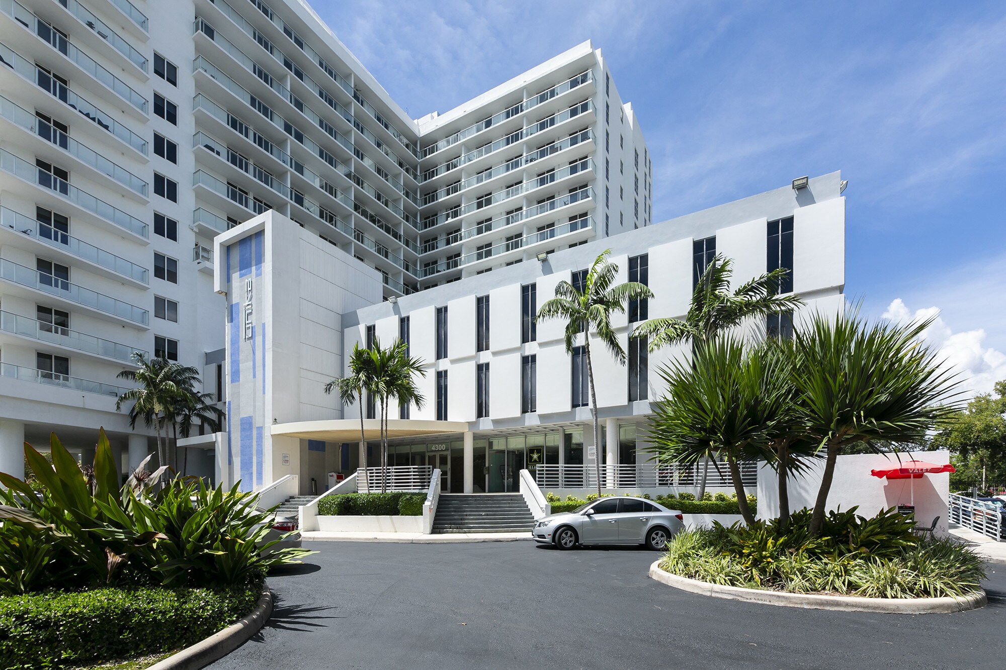 4300 Biscayne Blvd, Miami, FL à louer Photo de l’immeuble– Image 1 sur 22