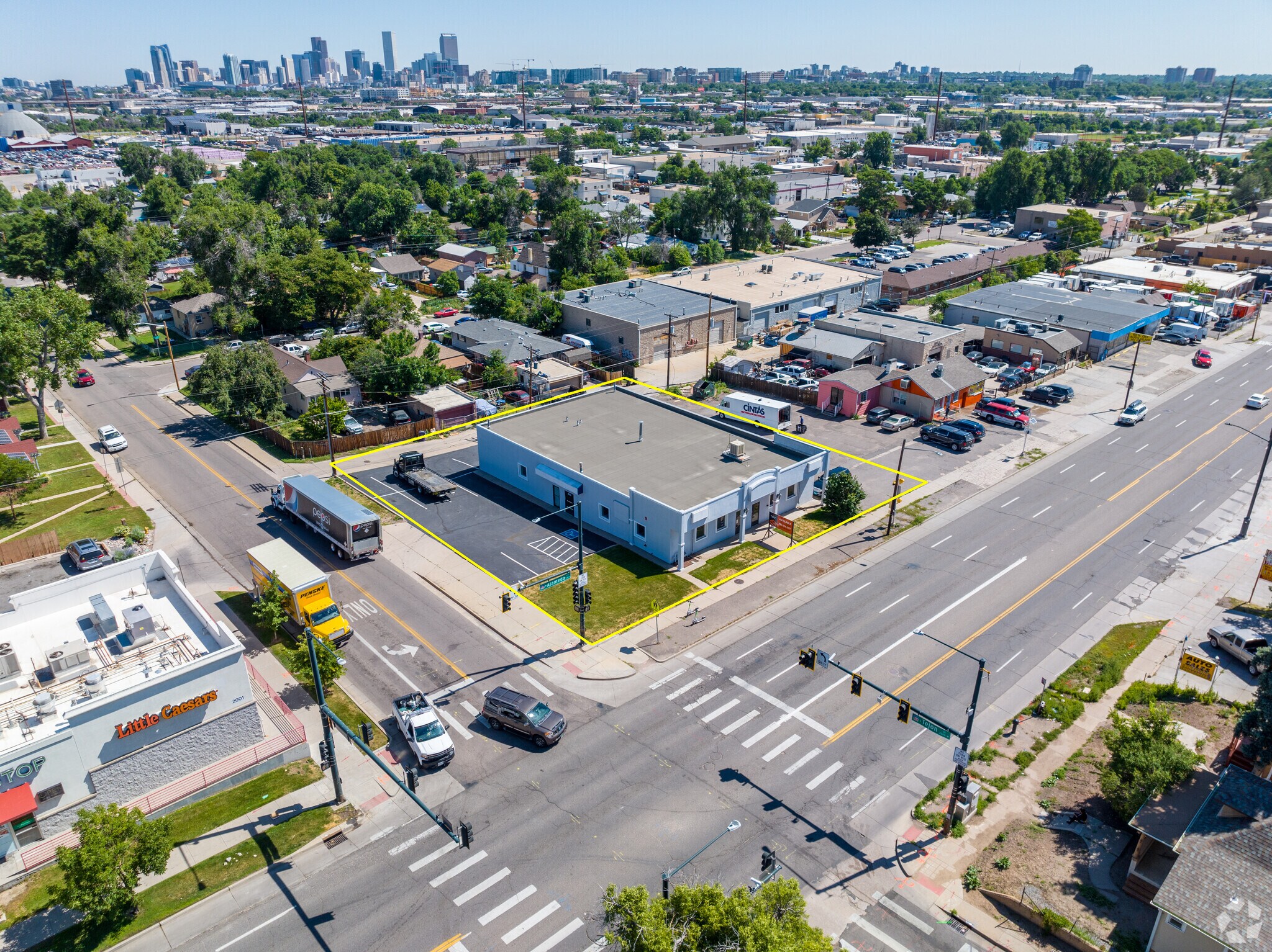 1591 W Alameda Ave, Denver, CO à louer Photo principale– Image 1 sur 16