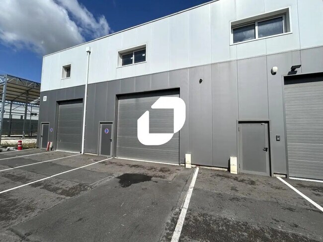 Plus de détails pour Bureau, Local d'activités à louer