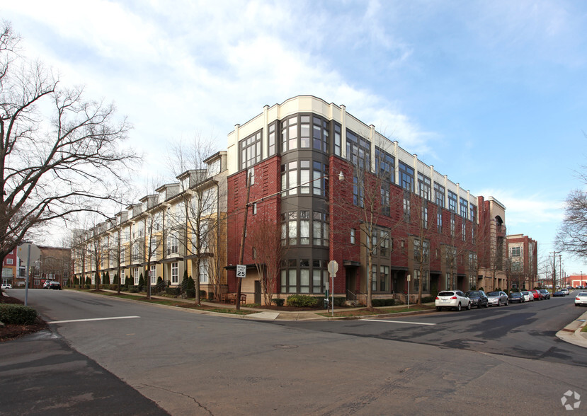 2115-2135 Southend Dr, Charlotte, NC à louer - Photo de l’immeuble – Image 3 sur 8