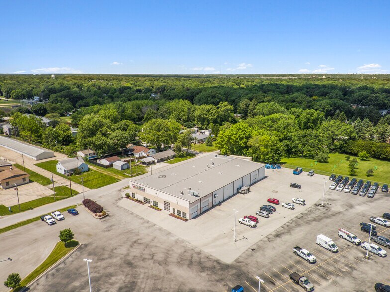 3912 17th St, East Moline, IL à vendre - Photo de l’immeuble – Image 2 sur 8