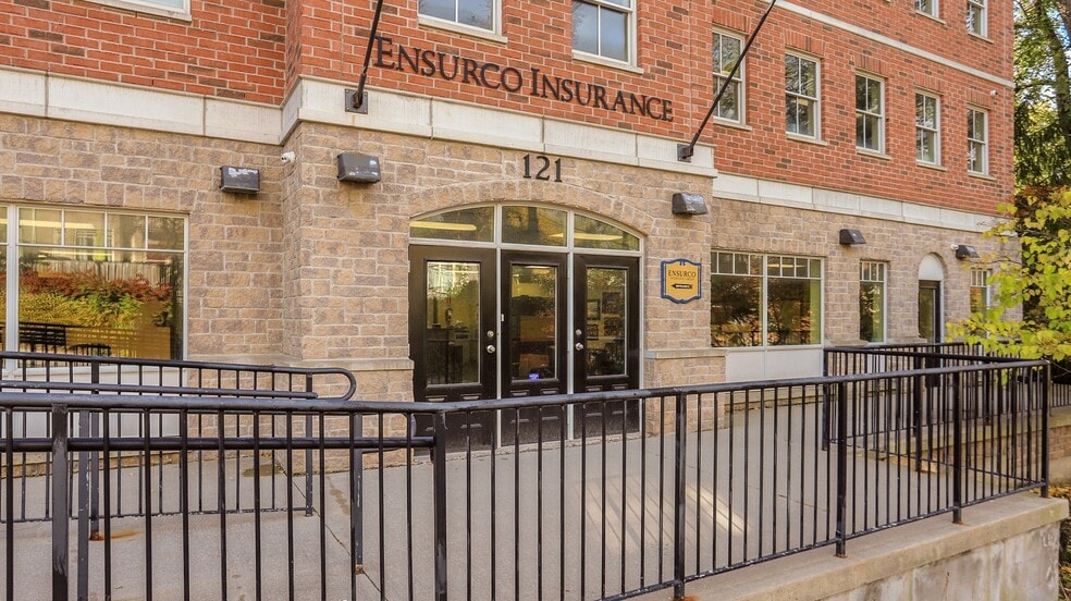 121 Robinson St, Markham, ON à vendre - Photo de l’immeuble – Image 3 sur 46