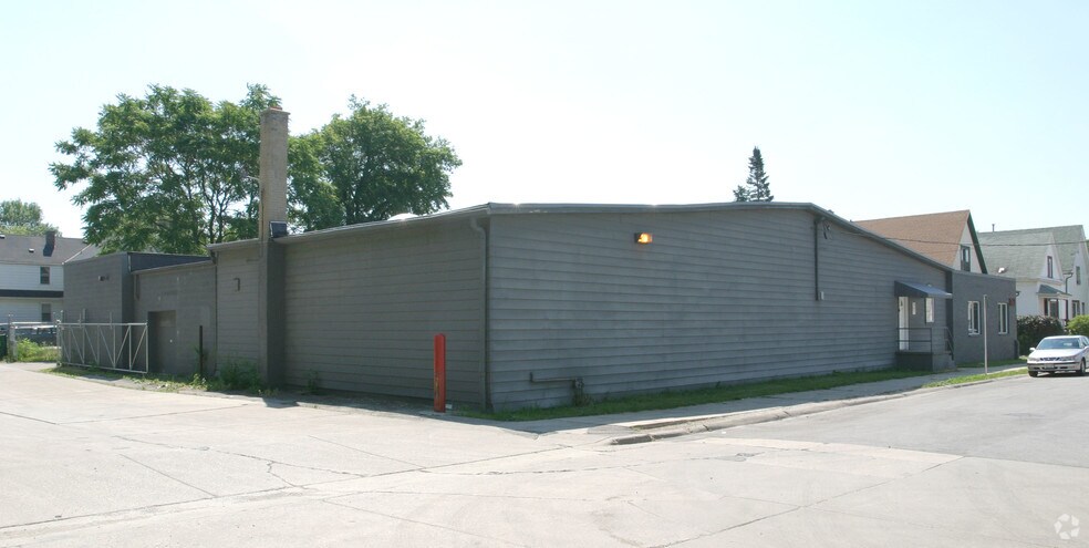 1168 N 50th Pl, Milwaukee, WI à vendre - Photo de l’immeuble – Image 2 sur 4