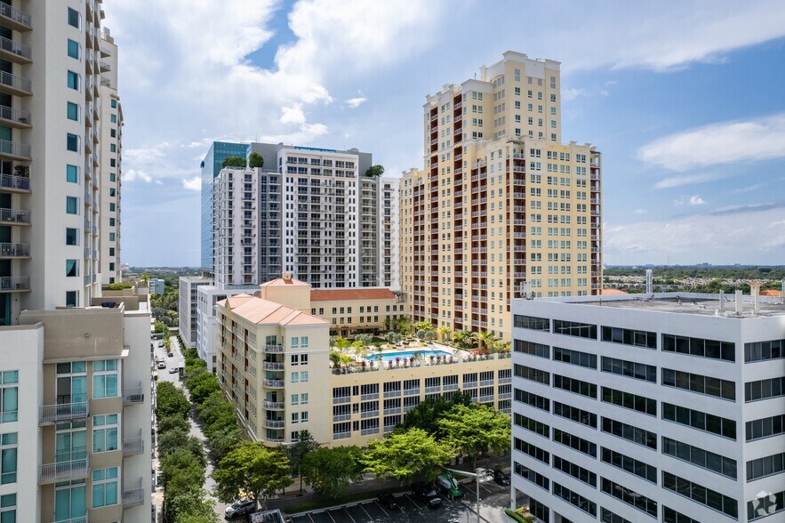 9059 SW 73rd Ct, Miami, FL à louer - Photo principale – Image 1 sur 29