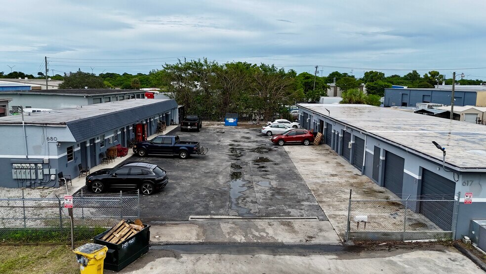 617 W Industrial Ave, Boynton Beach, FL à vendre - Photo de l’immeuble – Image 3 sur 6