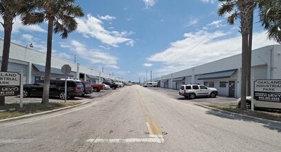 1900-2261 NW 29th St, Oakland Park, FL à louer Photo intérieure– Image 1 sur 1