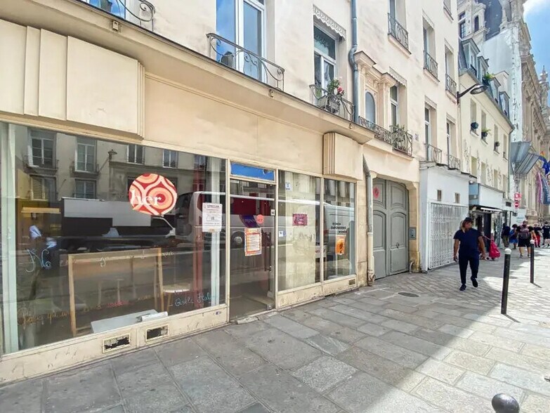 Rue Du Faubourg Saint-Martin, Paris à louer - Photo de l’immeuble – Image 2 sur 7