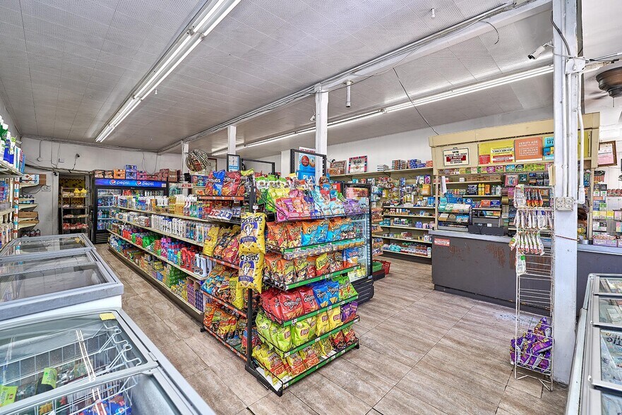 1259 N Las Palmas Ave, Los Angeles, CA à vendre - Photo intérieure – Image 2 sur 14