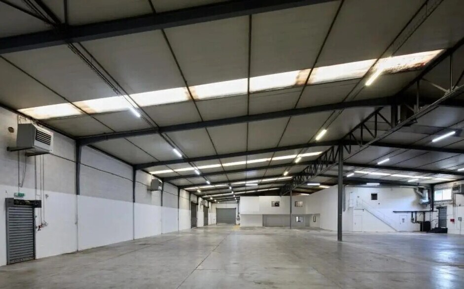 Local d'activités dans Morangis à vendre - Photo de l’immeuble – Image 3 sur 6