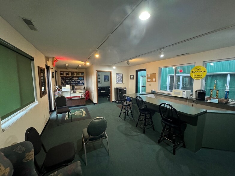80 Commercial Way, Springboro, OH à vendre - Photo intérieure – Image 2 sur 18