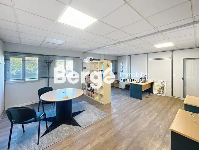 Plus de détails pour Bureau à louer
