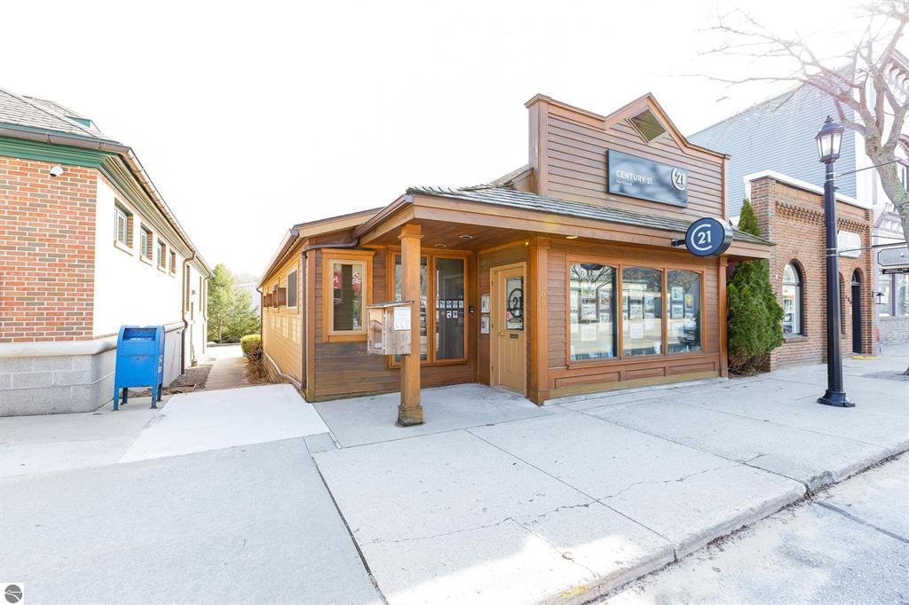 408 Main St, Frankfort, MI à vendre Photo principale– Image 1 sur 21