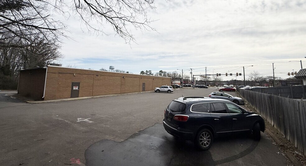 7036 Forest Hill Ave, Richmond, VA à louer - Photo de l’immeuble – Image 2 sur 12