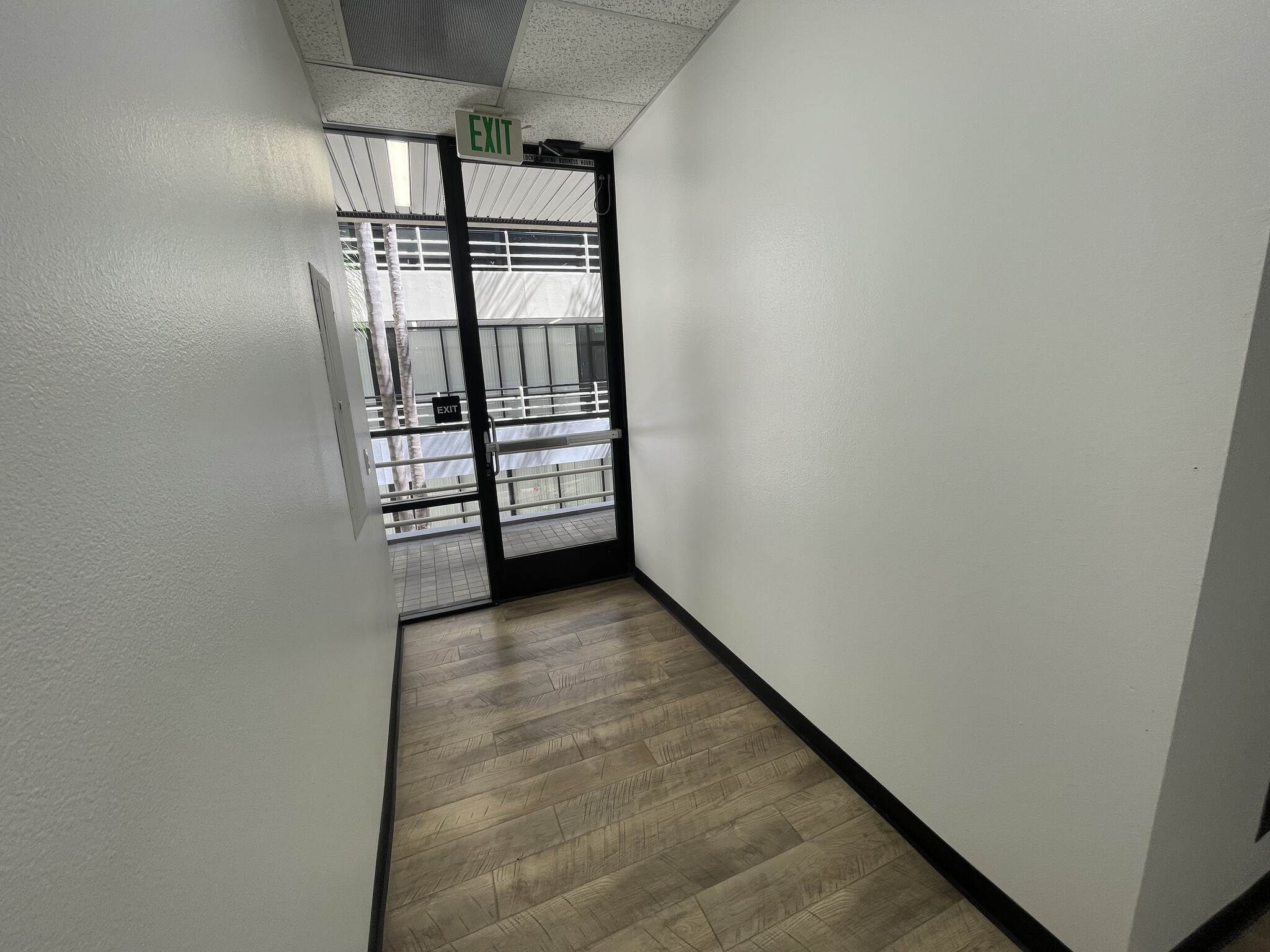 901 W Civic Center Dr, Santa Ana, CA à louer Photo intérieure– Image 1 sur 18