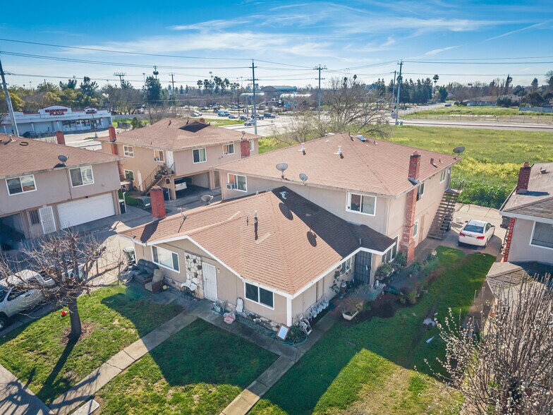 10 Nedra Ct, Sacramento, CA à vendre - Photo de l’immeuble – Image 2 sur 38