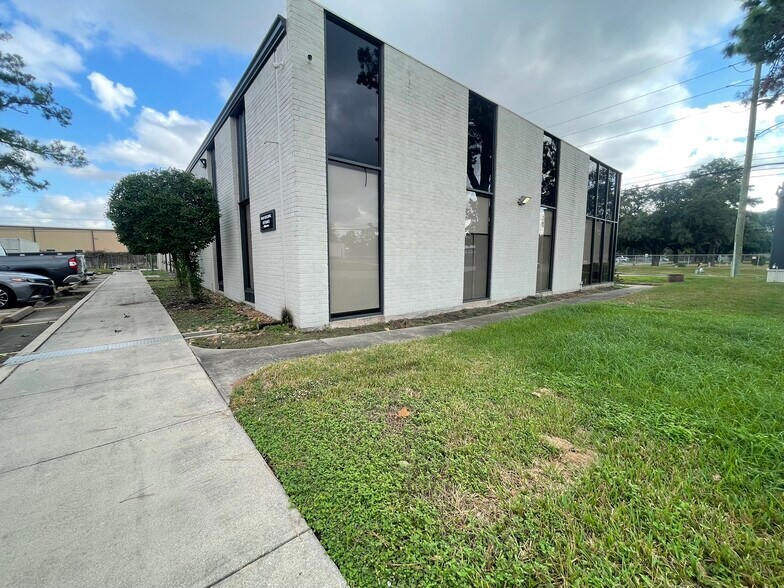 10480 Grant Rd, Houston, TX à louer - Photo de l’immeuble – Image 1 sur 26