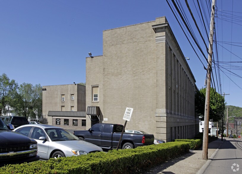 1123 Vance Ave, Coraopolis, PA à louer - Photo de l’immeuble – Image 3 sur 4