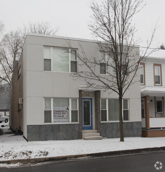 126 W Pine Grove Rd, State College, PA à louer - Photo principale – Image 1 sur 3